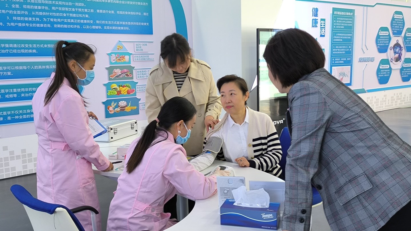 2023年10月20日，市政協(xié)主席劉彤到公司調(diào)研